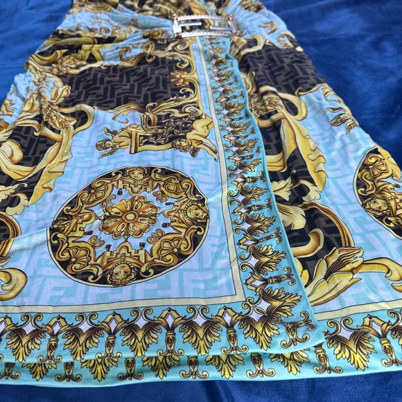 FENDACE GOWN - Picture 3 of 16